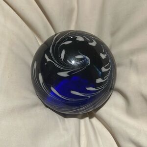 Decorative glass paperweight